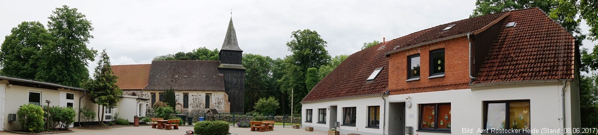 Grundschule und Kirche in der Gemeinde Blankenhagen
