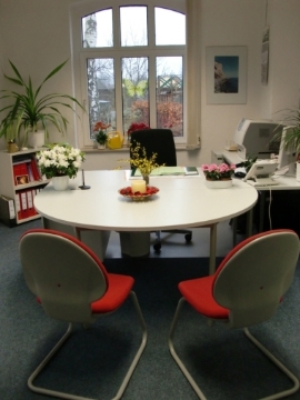 im Büro der Standesbeamtin im Büro der Standesbeamtin